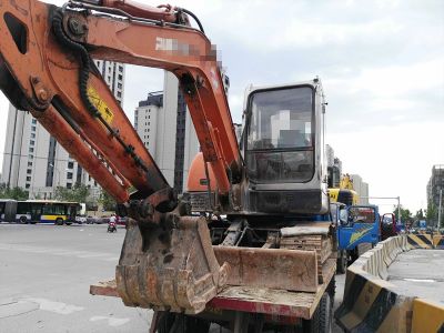 北京市顺义区出租DX60-9履带式挖掘机