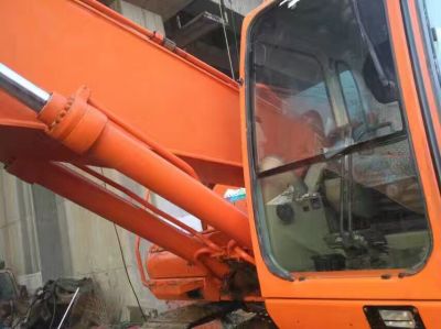 河北省唐山市出租300/7履带式挖掘机