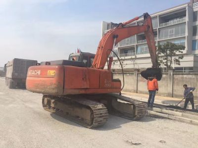 河北省保定市出租200履带式挖掘机
