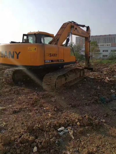 河北省保定市出租215履带式挖掘机