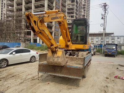 北京市朝阳区出租LG6060D履带式挖掘机