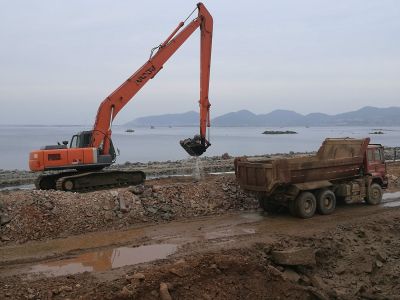 山东省青岛市出租300履带式挖掘机
