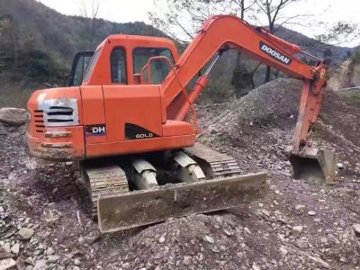 河北省保定市出租80G履带式挖掘机
