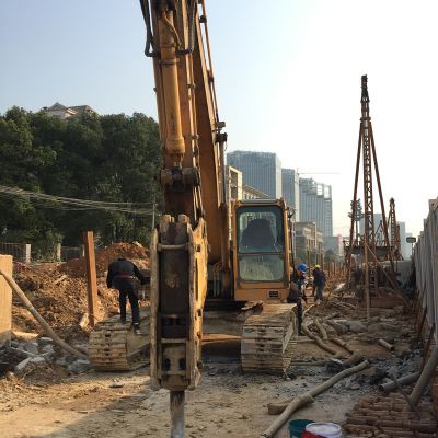 湖北省武汉市出租R80-7履带式挖掘机