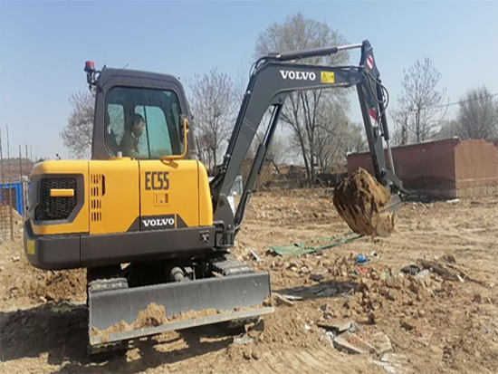 沃尔沃EC55电动挖机在中国投入使用，零尾气排放！