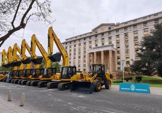 柳工挖掘机批量交付阿根廷Mendoza省政府