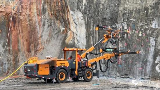 千藤矿业科技将首批配套机械设备正式交付老挝班会赛项目部