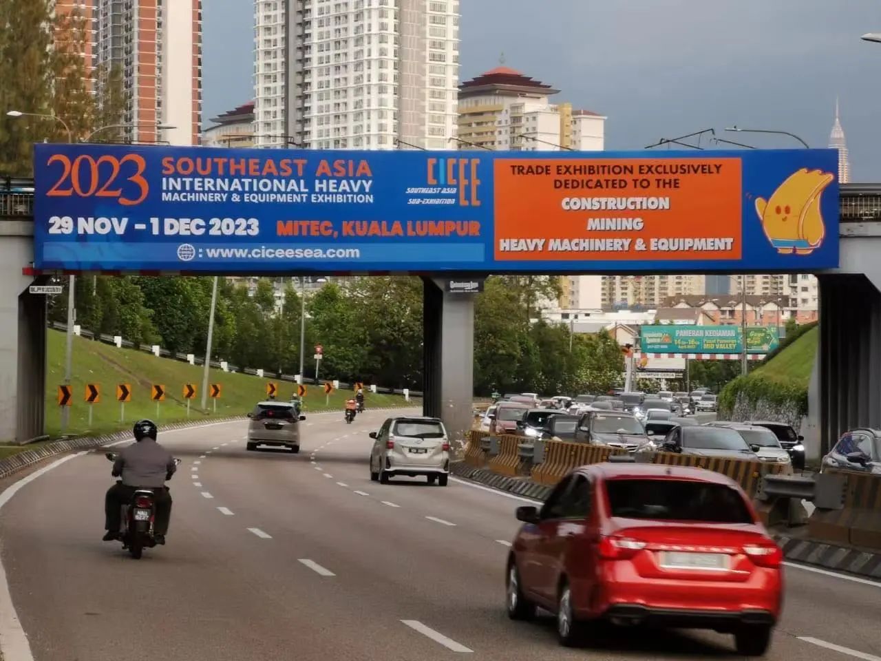 长沙国际工程机械展览会东南亚分展巨幅广告登陆吉隆坡
