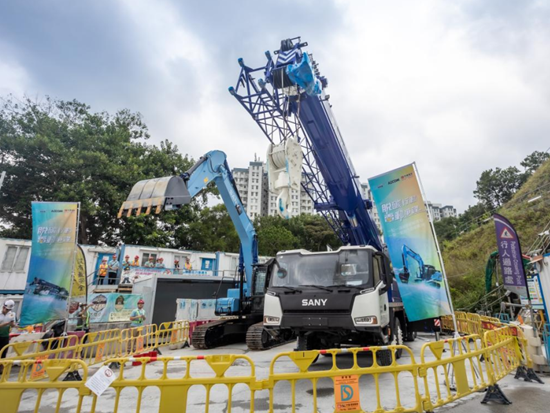 首台三一纯电挖机、起重机交付香港！