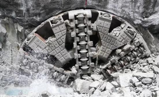 鐵建重工“深灣一號”盾構機出洞，助力國內最長城際鐵路海底隧道工程建設