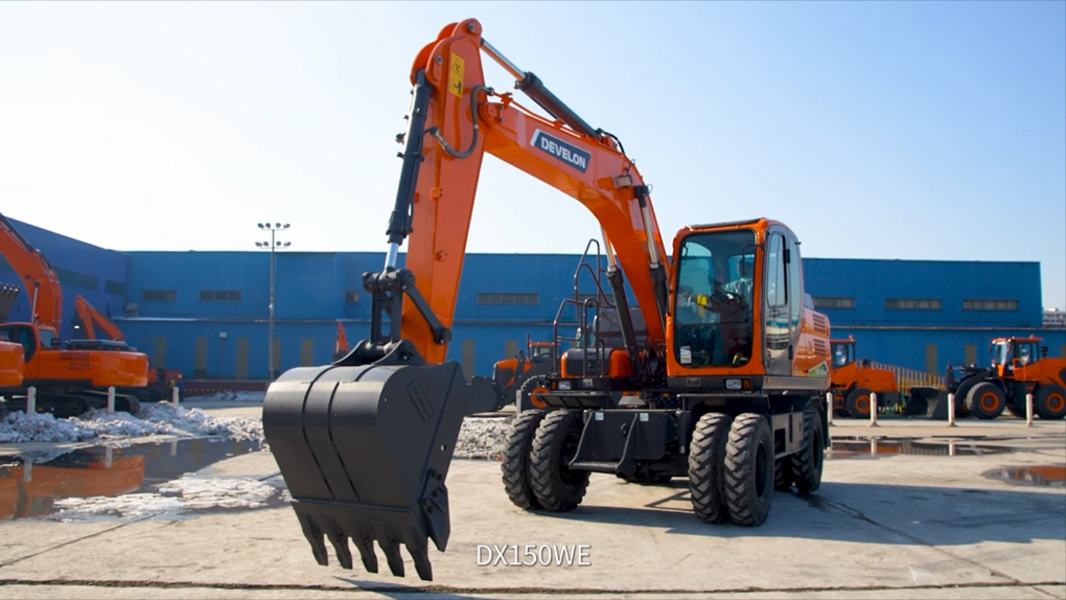 15噸級輪挖選哪款好？迪萬倫DX150WE輪式挖掘機怎么樣？