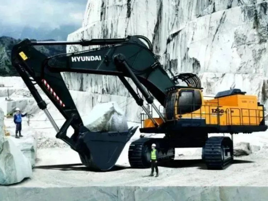 现代125吨矿山型超大挖登陆中国，强势出击