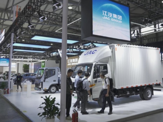2024上海国际低碳智慧出行展览会开幕，江淮1卡帅铃EV5“威武”亮相