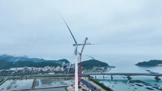 三一2000吨成功吊装全球首台18兆瓦海上风电机组！