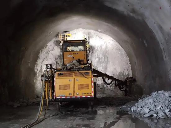 鐵建重工三臂鑿巖臺車精準把控隧道超欠挖，助力重點工程建設