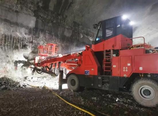 鐵建重工全電腦三臂鑿巖臺(tái)車助力抽水蓄能電站建設(shè)