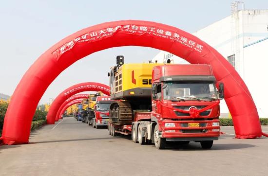 百臺發(fā)車，歷史突破！山東臨工挖掘機批量發(fā)車東南亞礦山大客戶