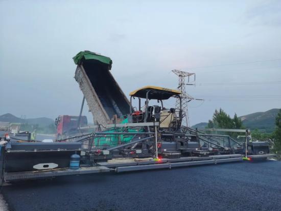 工地应用 | 福格勒大型摊铺机：高等级道路面层摊铺品质保障