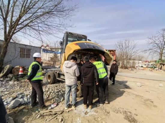 柳工服务万里行| 轮挖轻骑兵神器助力城乡建设