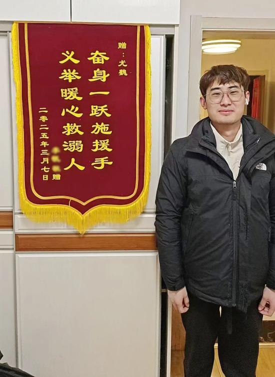 好樣的！00后徐工青年，勇救落湖少年！