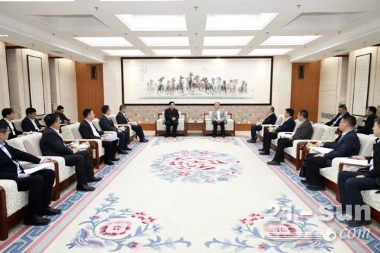 满慎刚与山东大学党委书记任友群、校长李术才座谈交流