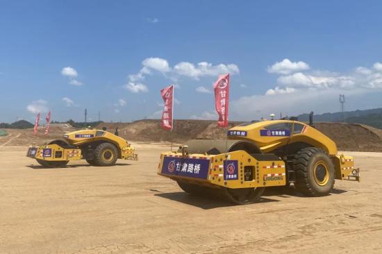 柳工路机赋能铁路建设 | 