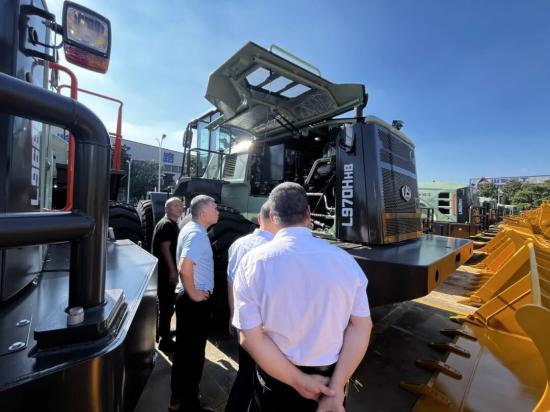 津门老客户深度探访，临工硬实力与文化底蕴双获赞誉