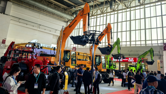 詹阳重工亮相北京工程机械展，新能源电动设备“智驭未来”