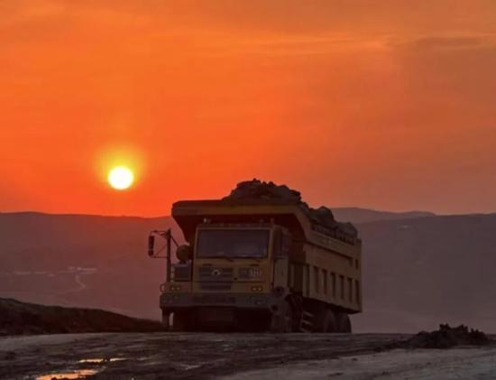 <a style='color:#ea5515' target='_blank' href=/>徐工</a>XG130宽体车