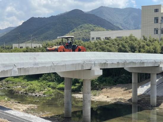 工地报告 | 悍马 HD 138i VO 助力宁波奉化松西路窄桥压实改造，高效又安全