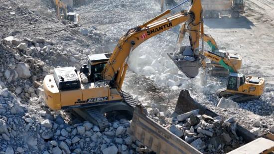 山推挖掘机再获信赖，硬岩战场续写佳绩