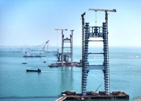 超级工程，徐工“双塔”助力封顶！