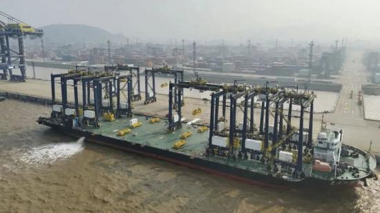 实力列阵！三一12台自动化RTG顺利到港