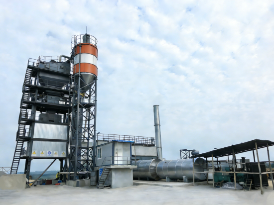 走向世界！山推沥青站亮相非洲，助力刚果（金）国道升级提速