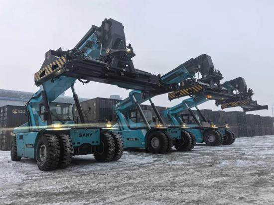 不畏严寒！三一电动正面吊批量交付新疆