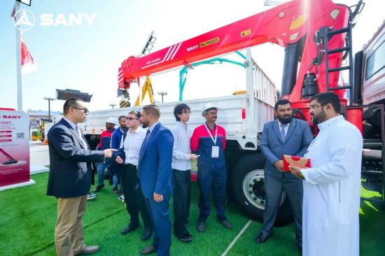 中东基建新标杆！三一帕尔菲格金牌吊机SPS40000重磅亮相沙特HEC展