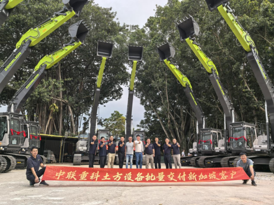 中联重科挖掘机批量交付新加坡，助力“全球最美机场”扩建