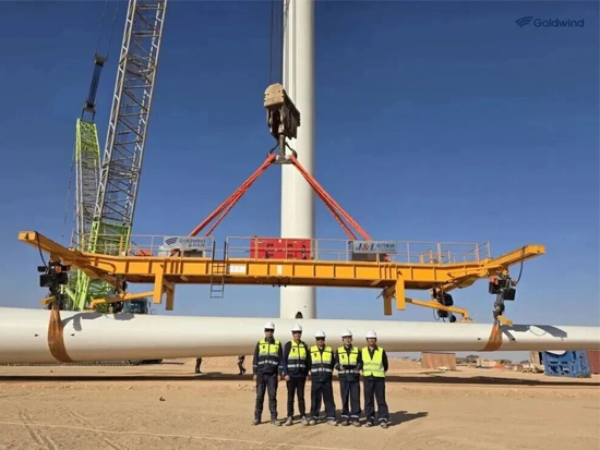 中联重科履带起重机助力阿曼Riyah-2风电场首台风机吊装成功