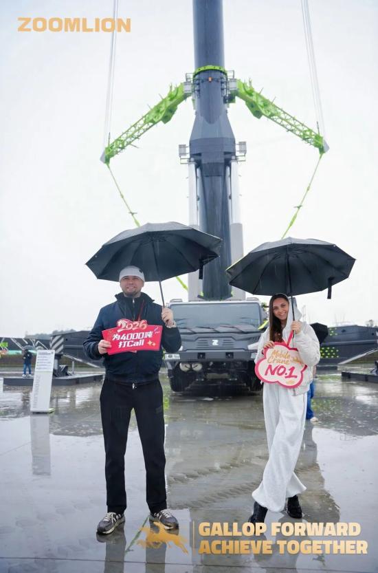 中联重科工程起重机分公司海外客户返厂日活动圆满举行 现场签约超5亿元