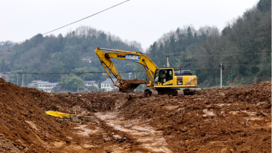 老机手力挺小松PC360-11M0：天然气管道工程的攻坚利器