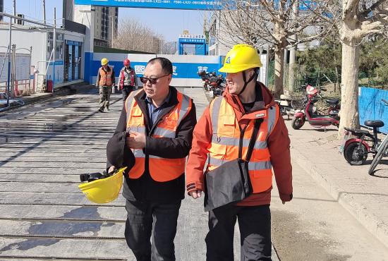 方圆集团专业团队深入施工一线走访用户