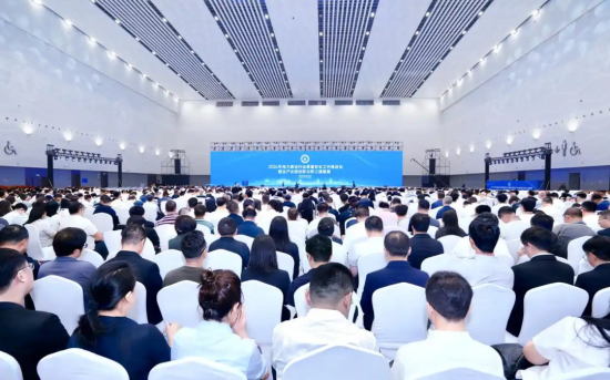 深耕七载赋能电网建设┃泰信受邀参加电力建设行业质量安全推进会，董事长辛鹏在现场接受官方直播专访