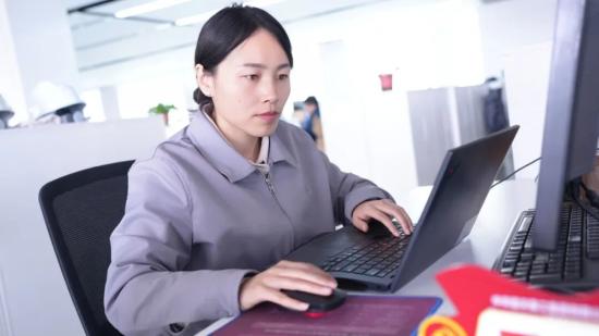 【标杆的力量】王霞霞：柔肩扛重任，匠心破难关