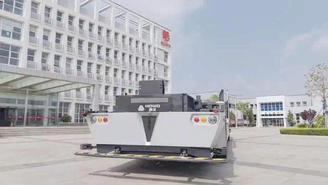 链主担当，智驱未来 中国重汽与山东港口联合发布AI-V智能无人转运车