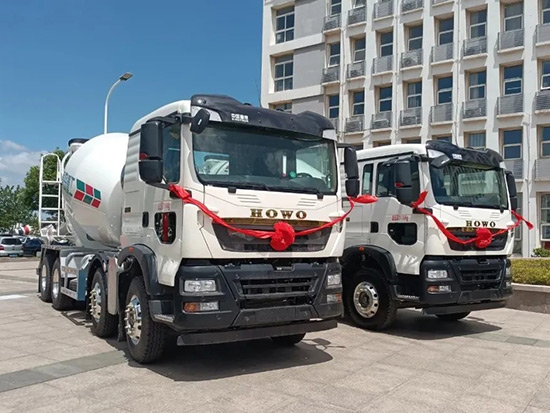 全国首创！中国重汽<em>青岛重工</em>发布轻量化智联搅拌车