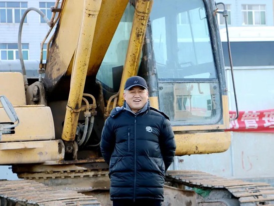 干市政搞城建，工程老板前后购买15台小松中挖！