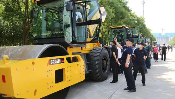 C6出擊 燃爆夏日 ——聚焦山推新款壓路機(jī)全國大客...