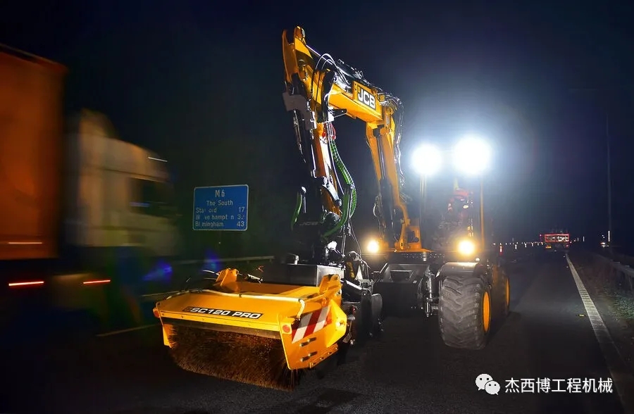 挖掘机被水泡过后该如何处理？