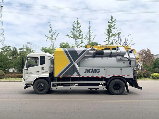 “管道管家”上岗！徐工强力吸污车亮相秦淮河畔