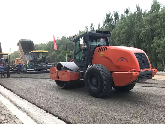 悍马20-25吨级单钢轮压路机 超凡动力 专为中国而生